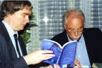 James Naughton a W. G. Sebald na Festivalu spisovatelů Praha v roce 1999