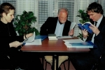W. G. Sebald s bohemistou Jamesem Naughtonem (Oxfordská univerzita) a překladatelkou z angličtiny Zuzanou Mayerovou, 1999